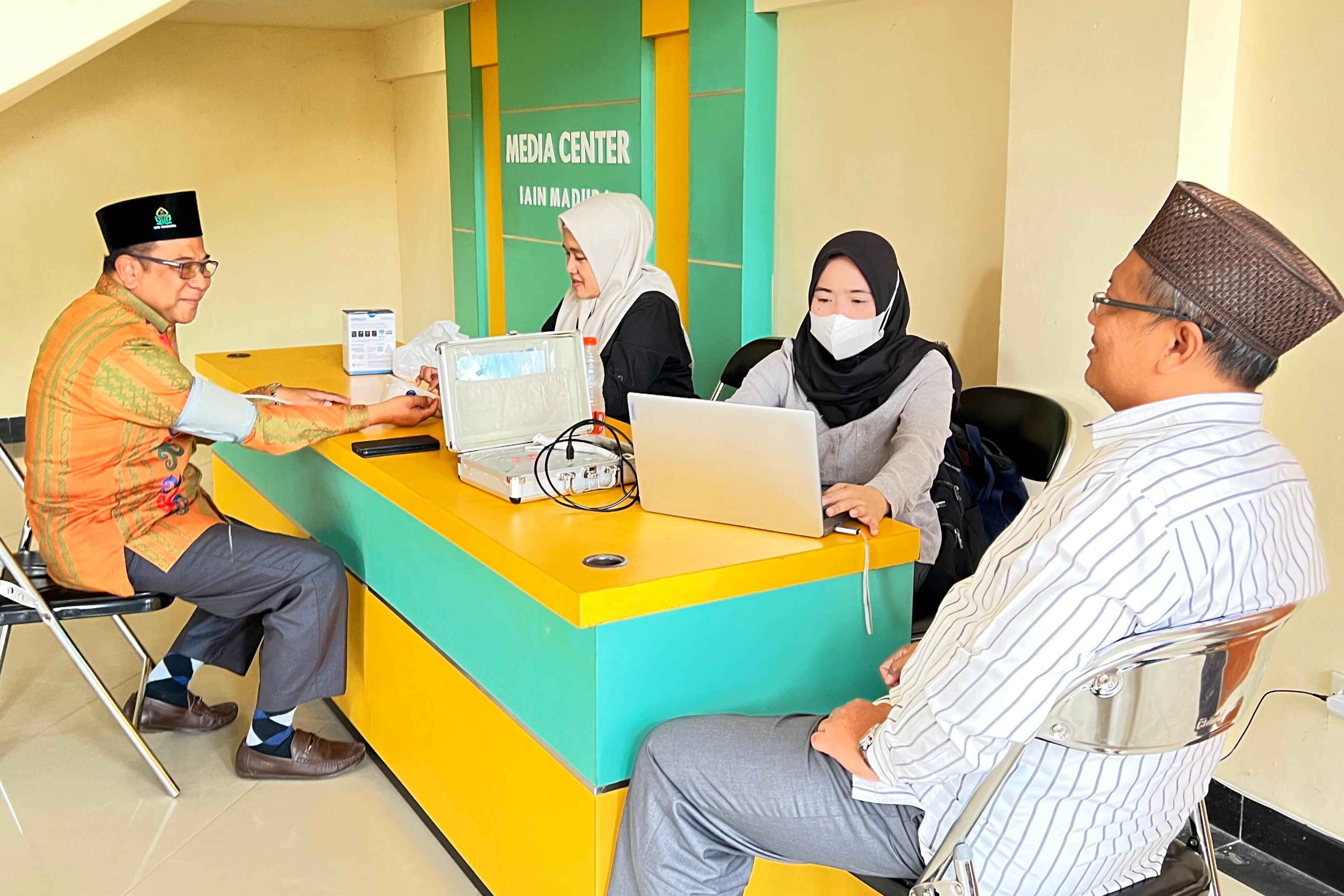 PASCASARJANA UIN MADURA LAKSANAKAN LAYANAN KESEHATAN GRATIS